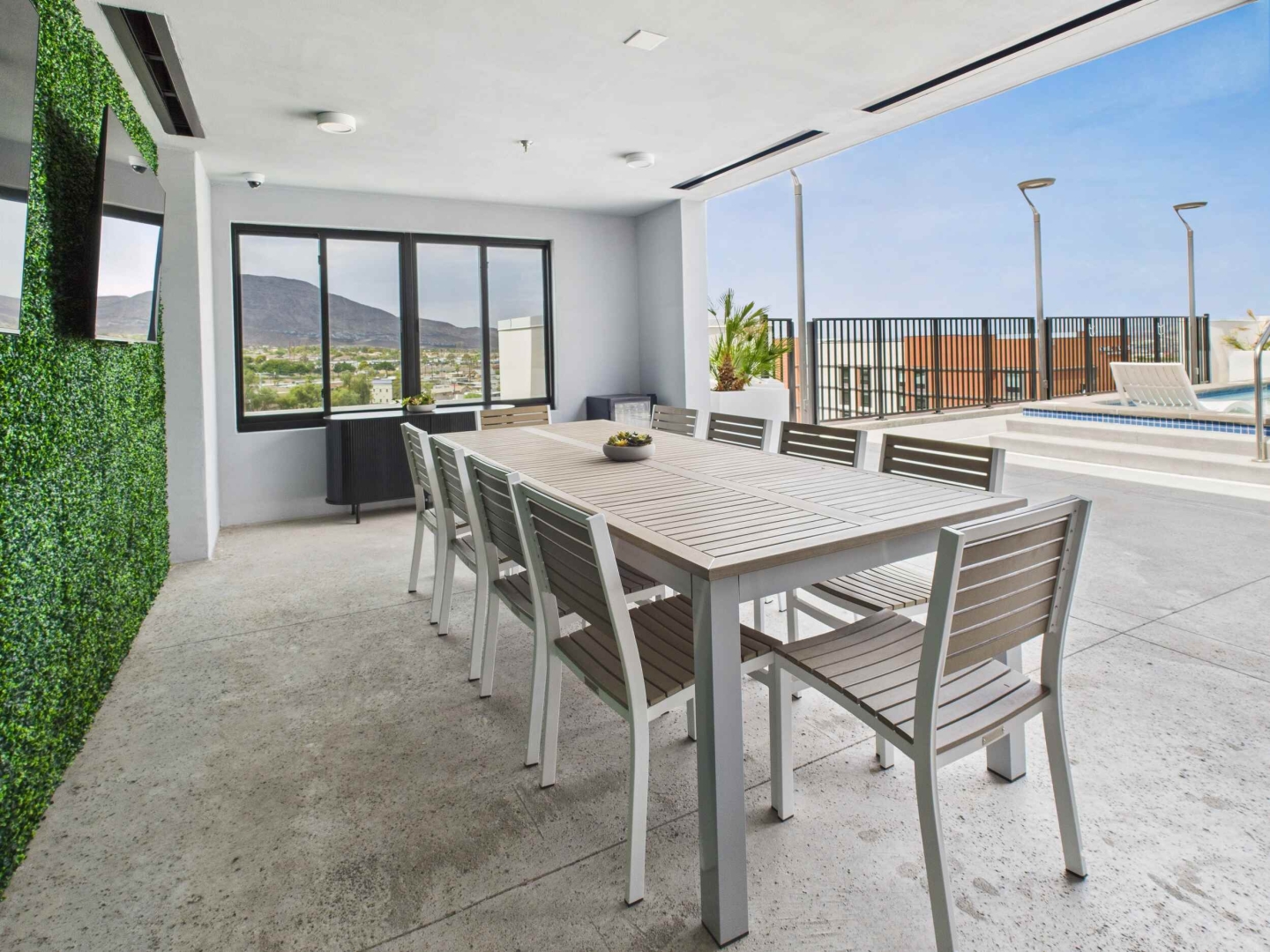 cam05396g0 pr0026 still006